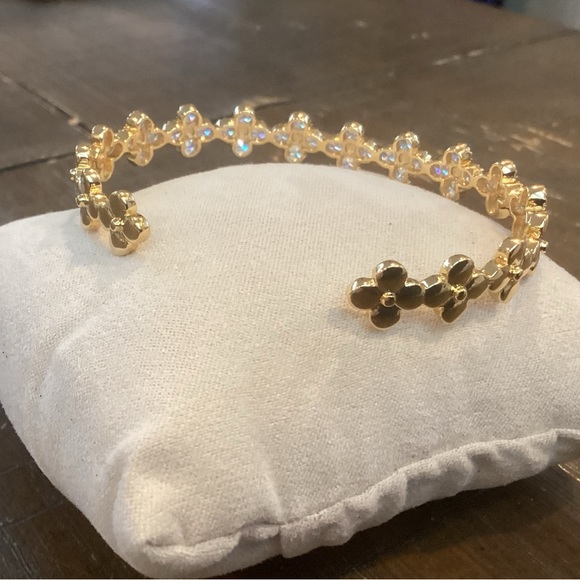 🌸Bracelet Clovers with CZ’s 18k overlay - Picture 5 of 5